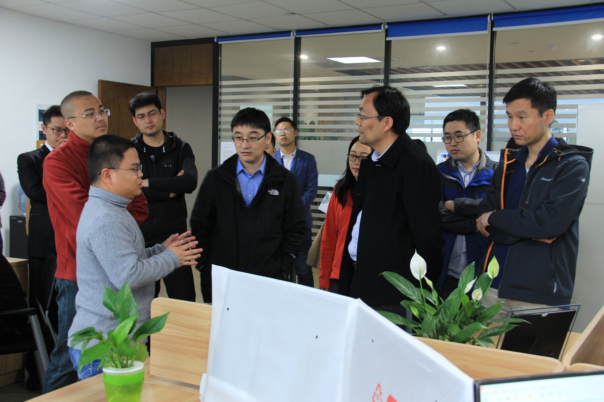中国城市和小城镇改革发展中心顾惠芳总经济师和范毅主任